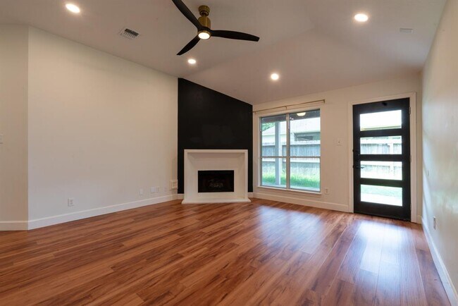 Building Photo - 17002 Analisa Cir