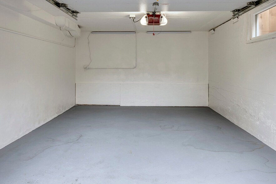Building Photo - 808 W Armour St