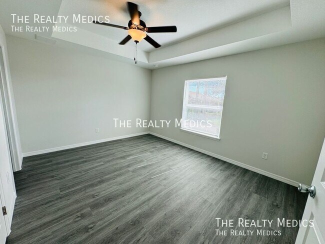 Building Photo - 4165 Hammock Rd