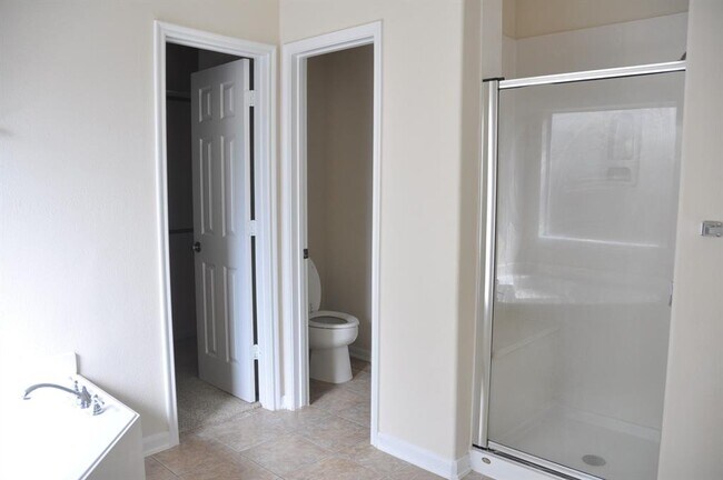 Building Photo - 12814 Quail Creek Dr