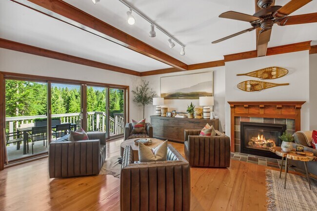 Sitting area - 47 Wild Turkey Ln