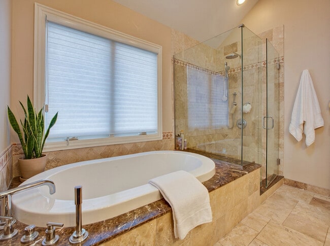 Building Photo - 7229 Roxbury Ct