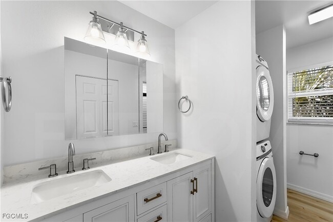 Building Photo - 10697 Holly Rd