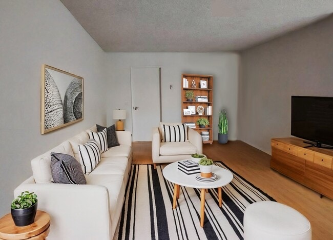 Primary Photo - 123 S Catalina St