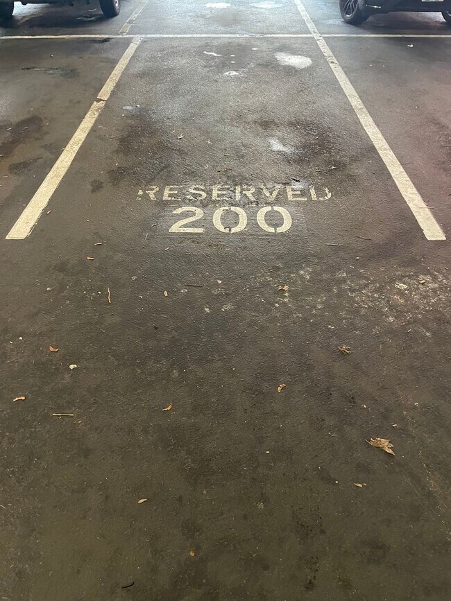 Building Photo - Top Floor 1bdrm Condo with River Views and Private Deck | Most Utilities & Parking Included!