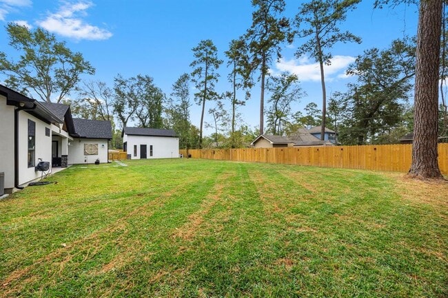 Building Photo - 32810 Oak Creek Dr