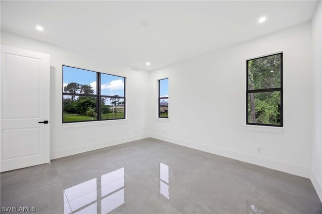 Building Photo - 3809 Sunset Rd