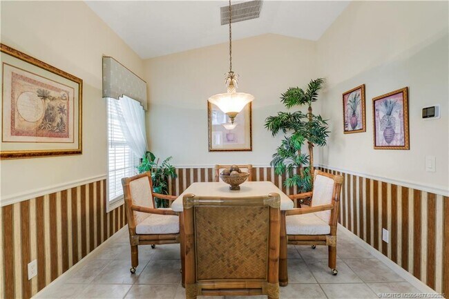 Building Photo - 2698 SW Versailles Terrace