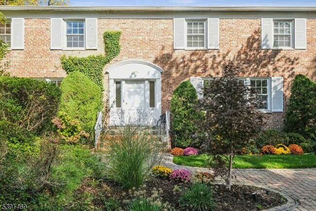 Building Photo - 12 S Mountain Ave