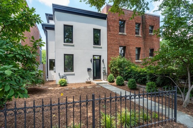 Primary Photo - 103 17th St SE