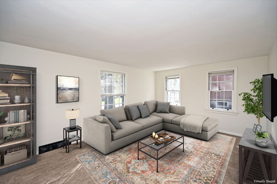 Building Photo - 5698 Euclid Rd