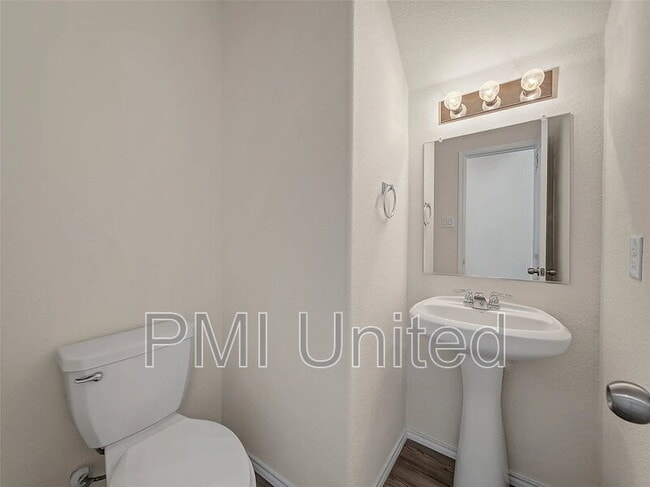 Building Photo - 2321 Larimar Dr