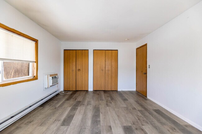 Building Photo - 1950 Canal St