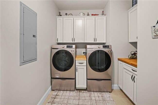 Building Photo - Flexible Space for Every Lifestyle! 4 Bedrooms Plus Loft & Bonus Room in Richmond Hill, GA