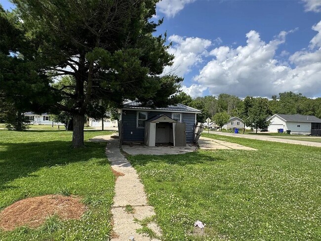 Building Photo - Cozy 2-Bedroom Cedar Rapids Home With Large Yard!