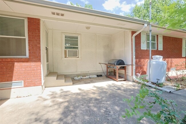 Building Photo - 2550 W Lucas Rd