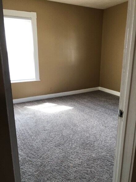 Building Photo - 1641 Acushnet Ave