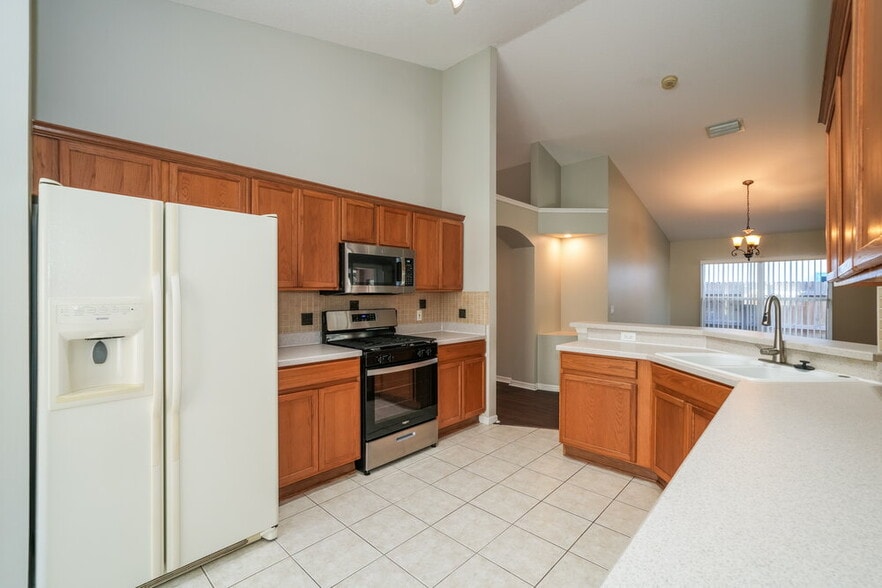 Building Photo - 6757 Waterton Dr