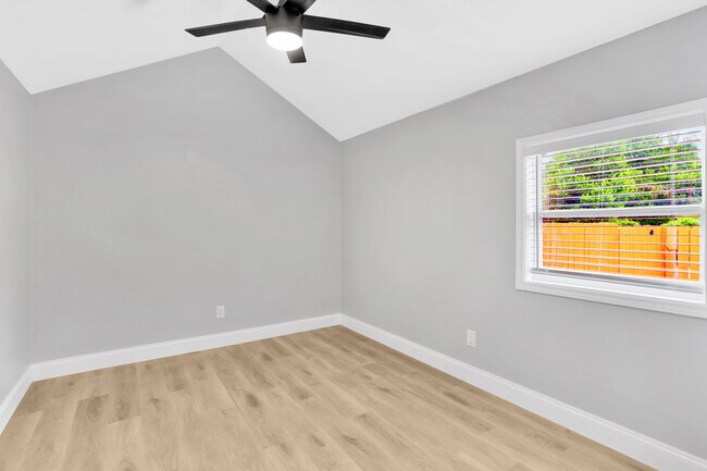 Building Photo - 1515 Sadlon Ave