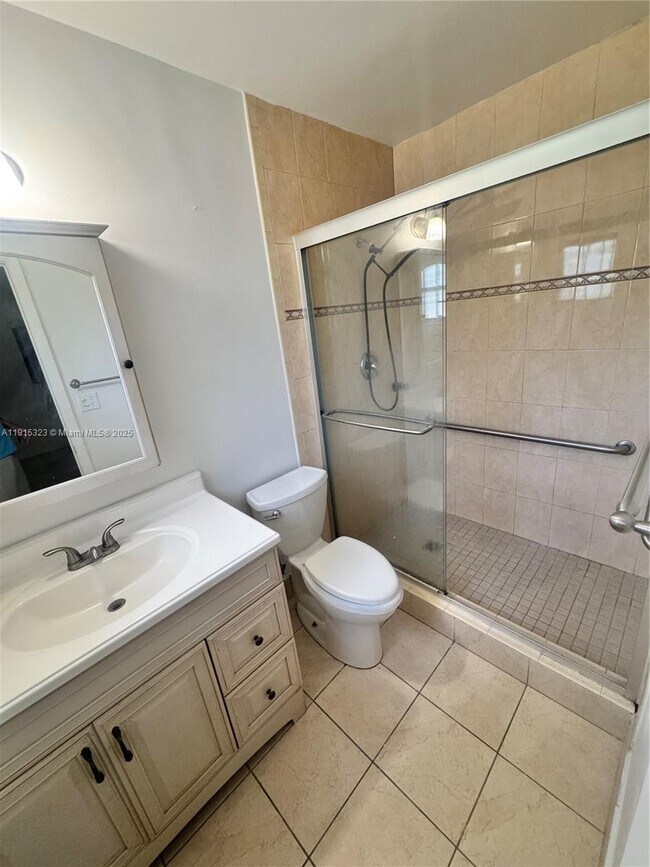 Building Photo - 2715 SW 119th Ct