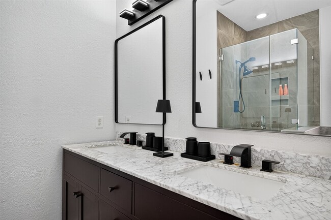 Building Photo - 10021 Hillside Bayou Dr