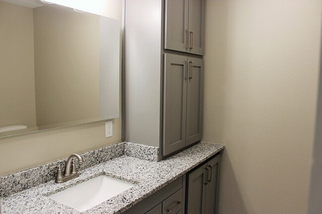 Building Photo - 1601 Faulkner St