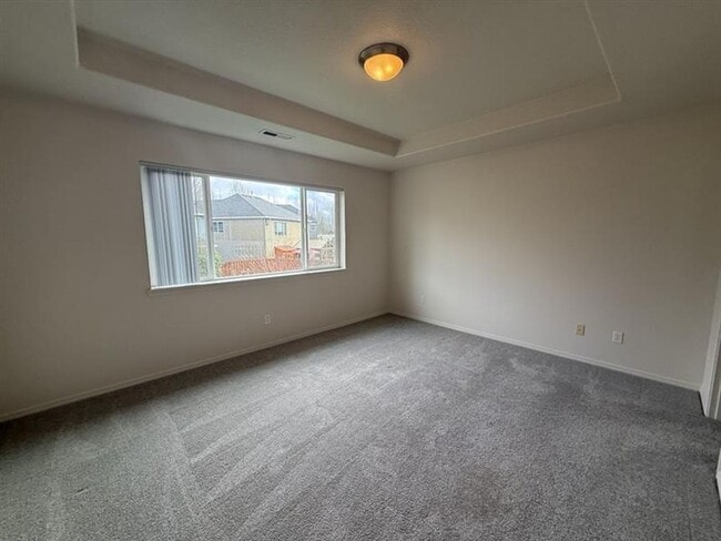 Building Photo - 1176 SE Tamora Ave