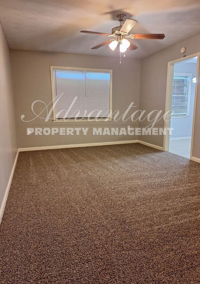 Building Photo - Open to Section 8 -Cute Single Family Home...