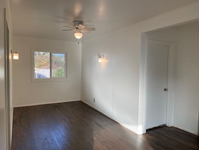 Building Photo - Nice updates in this 2 / 1 house with 2 ca...