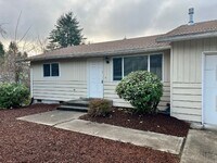 Building Photo - Upper Eastside 2 BD Duplex