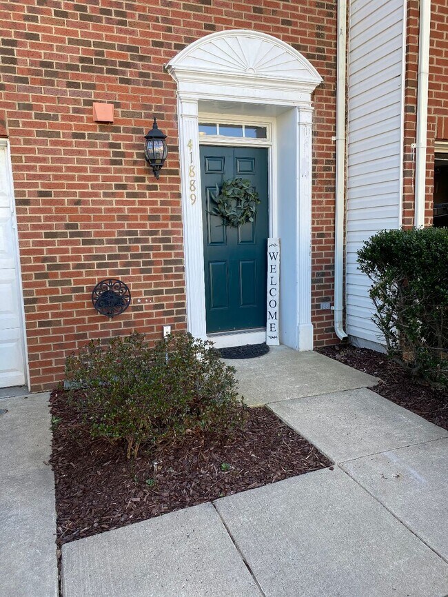 Building Photo - 41889 Precious Square