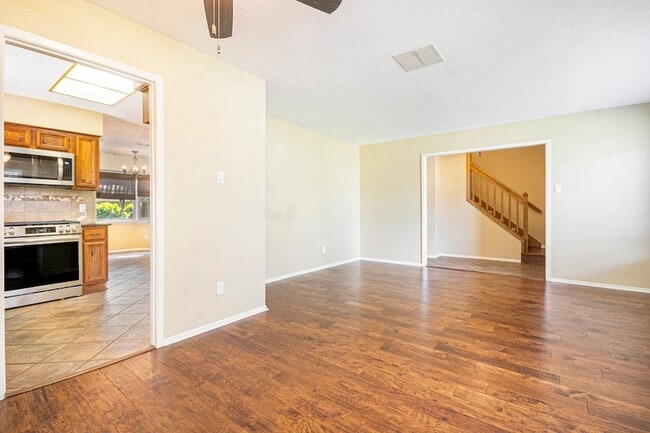 Building Photo - 302 Lochnell Dr