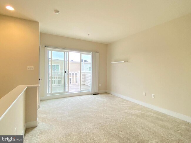 Building Photo - 924 King Farm Blvd