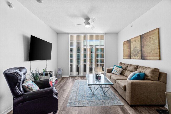 Building Photo - 700 E Boynton Beach Blvd