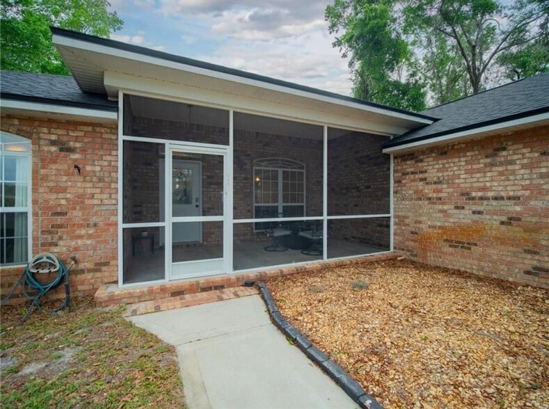 Building Photo - 720 NW Zack Dr