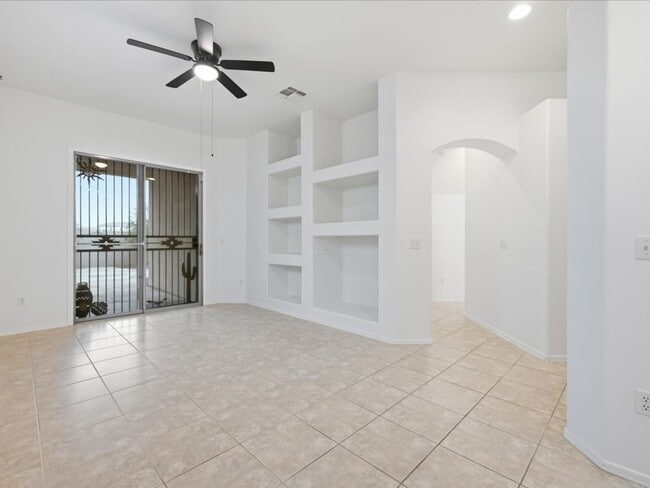 Building Photo - 601 E Pima Meadows Dr