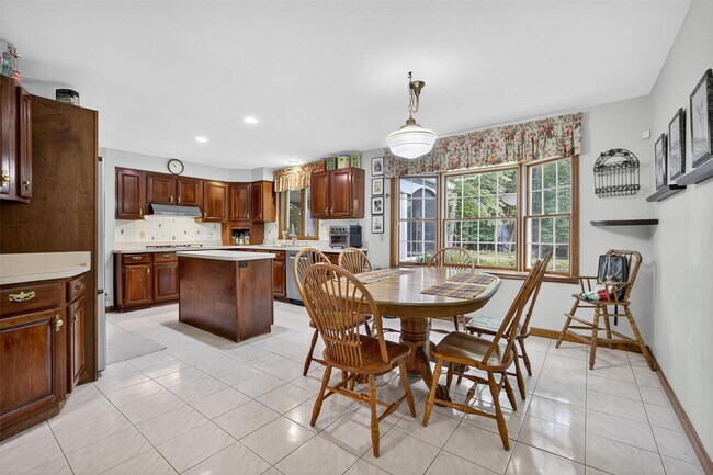 Building Photo - 92 Brook Hollow Dr