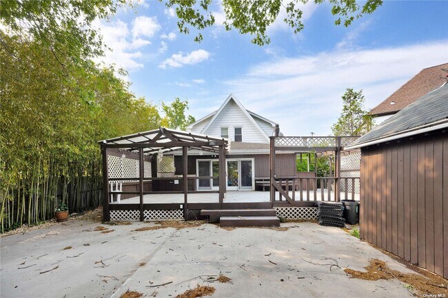 Building Photo - 20 Point Crescent