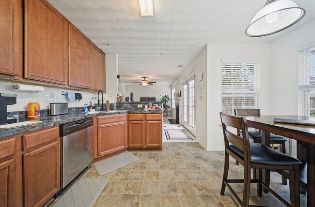 Building Photo - LARGE 4 BEDROOM HOME NEAR MILITARY BASE AND BAY