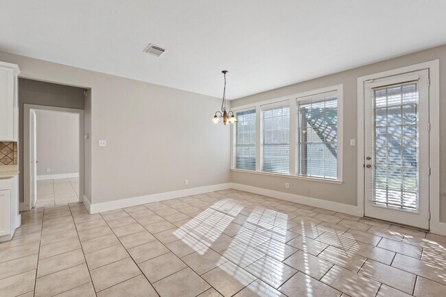 Building Photo - 16727 Sonoma Del Norte Dr