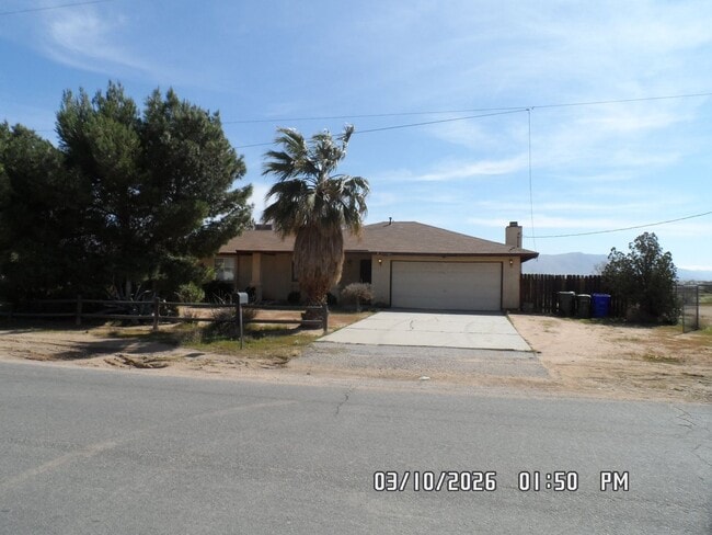 Building Photo - 3 Bedrooms, 1.75 Bathrooms, Approx. 1542 sq. ft., 2 Car Garage, Covered Patio, Large Fenced Corne...