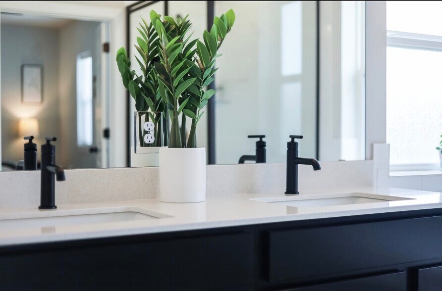 Building Photo - 6006 Rangeland Rd