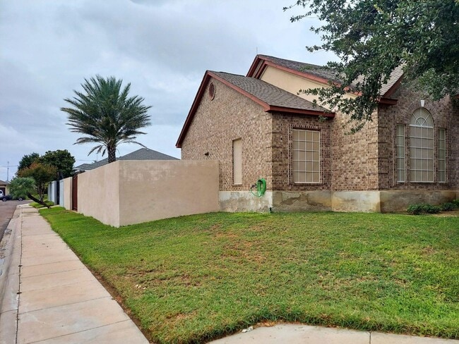 Building Photo - 2802 Don Sergio Dr
