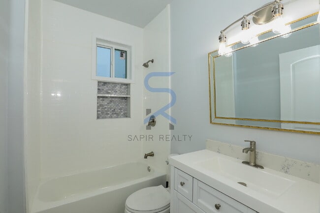 Building Photo - Graceful Living in the Heart of Carey Park – 3BR/2BA
