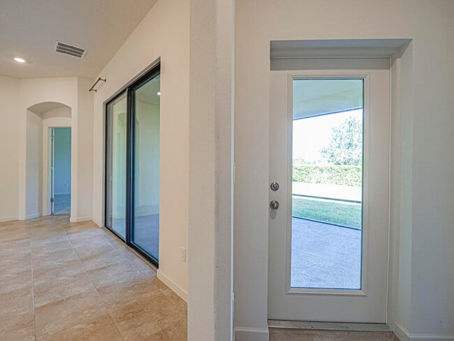 Building Photo - 5513 1st Sq