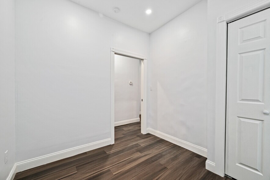 Building Photo - 318 Laurel St