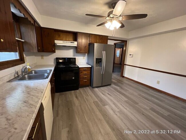 Building Photo - Large Whitehall Ranch Home