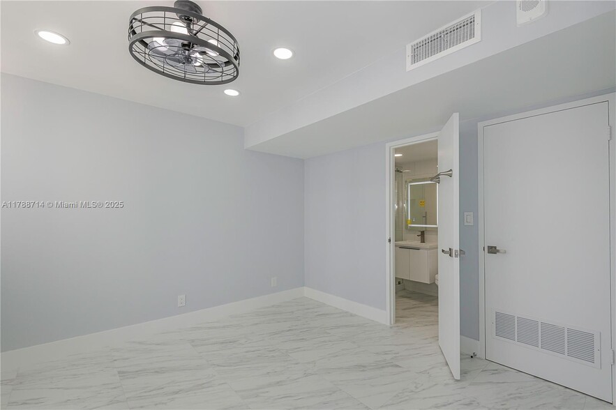 Building Photo - 3180 S Ocean Dr