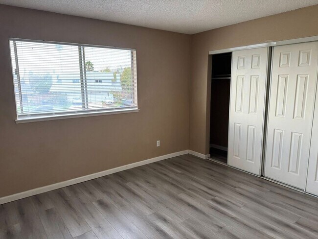 Building Photo - Duplex for Rent in S. Sacramento