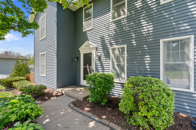 Building Photo - 4690 Lindbergh Dr